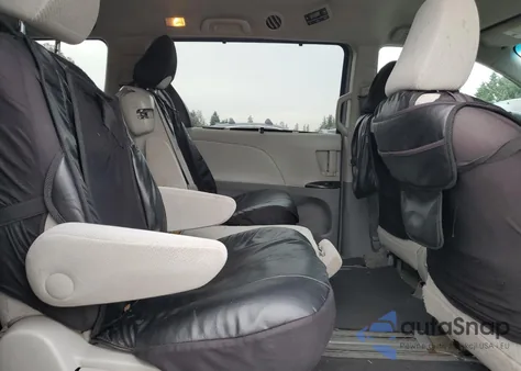 2013 Toyota Sienna Le z USA, uszkodzony, nr VIN 5TDKK3DC0DS295953